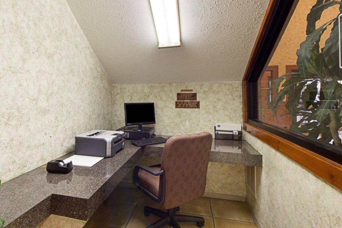Shary Inn And Suites Мишен Экстерьер фото