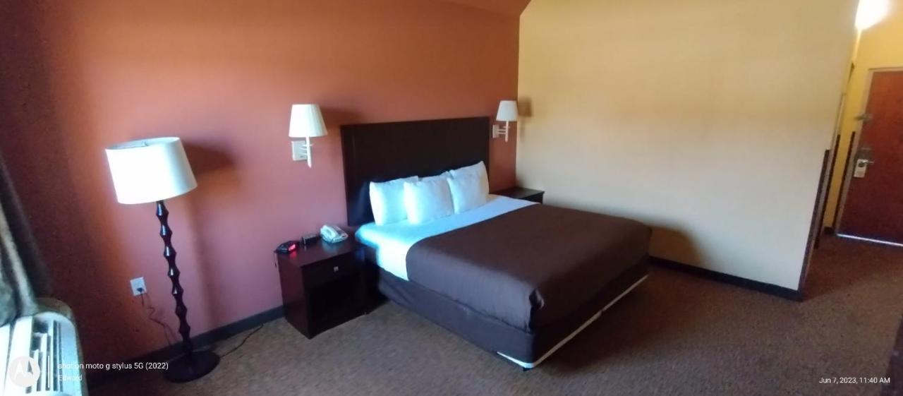 Shary Inn And Suites Мишен Экстерьер фото